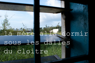 Il a dix-neuf ou peut-être vingt ans • La mère alla dormir sous les dalles du cloître (1)